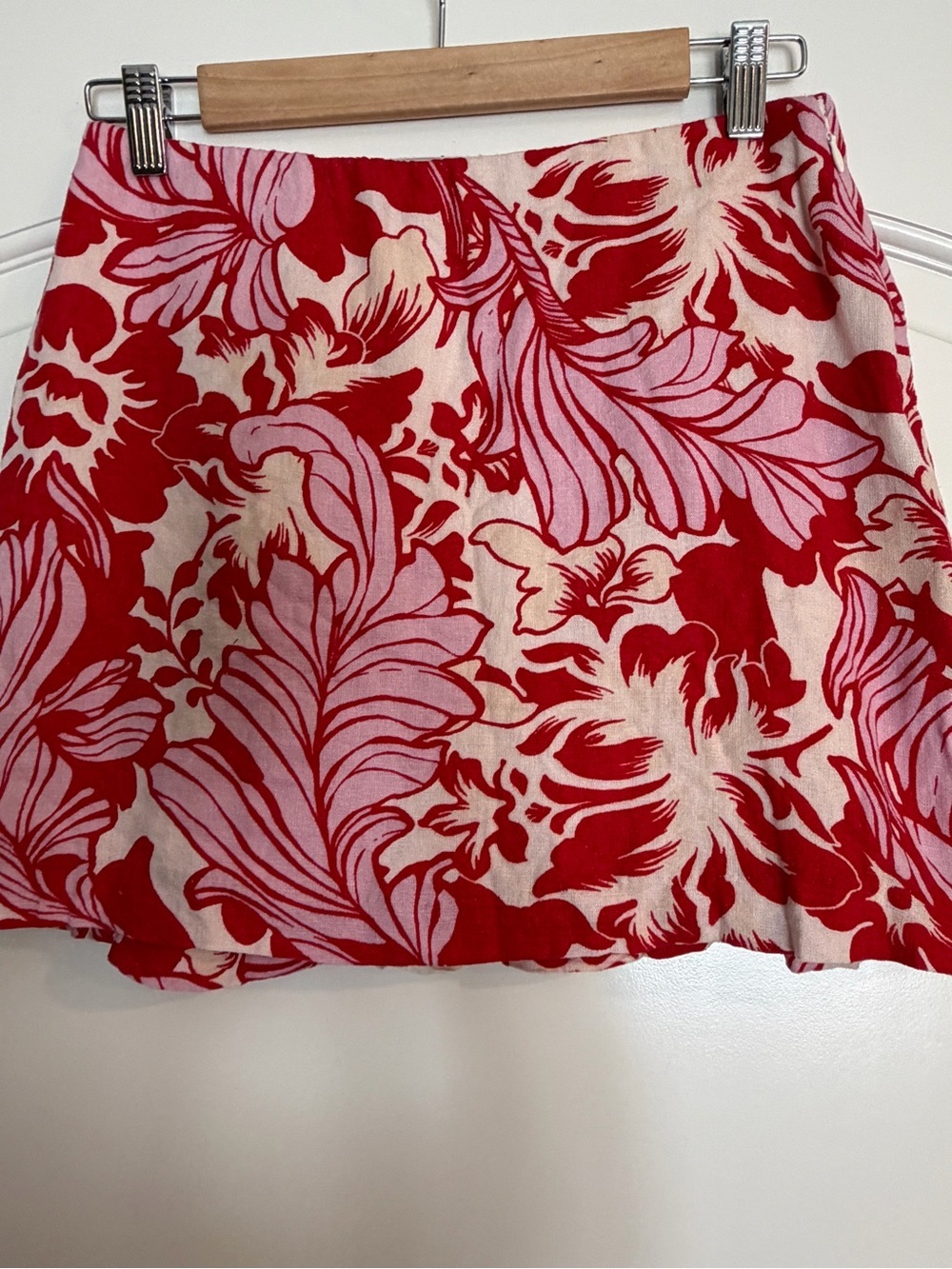 Abercrombie & Fitch Scarlett Mini Skort Red and Light Pink Floral Curve Love S